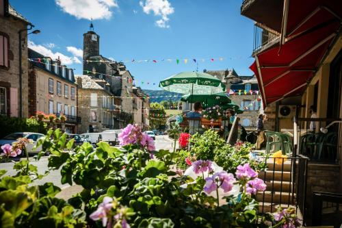 Logis Hotel Restaurant Du Commerce - image 11