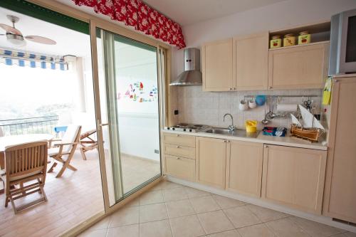 Studio Apartment with Sea View image 6