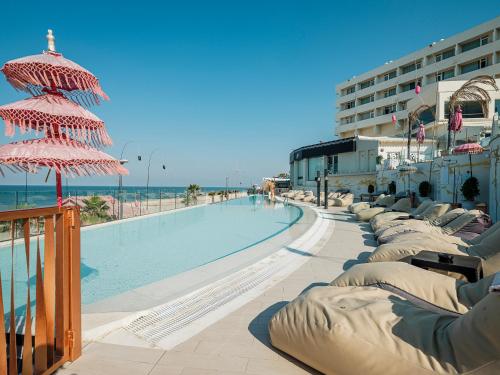 On Hotels Oceanfront - main image