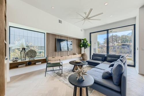 Modern House Downtown View with Pool & Hot Tub