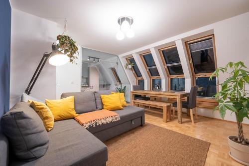 Loft mit Balkon im Historischen Altbau am Marktplatz - 75qm, DisneyPlus, 300mbs Internet