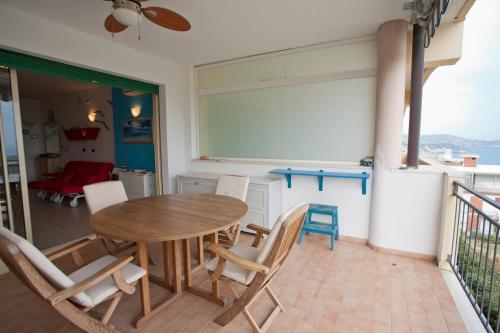 Studio Apartment with Sea View image 9
