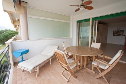 Studio Apartment with Sea View image 2
