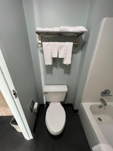 Executive Inn - image 10