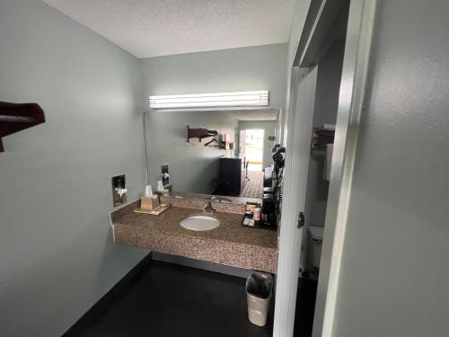 Executive Inn - image 6