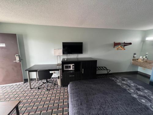 Executive Inn - image 13