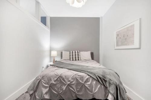 Stunning Old City 2 Bedroom - Elevator, Bay Windows in Philadelphia, USA