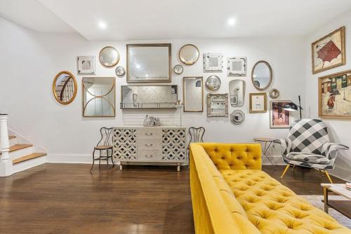 Designer 3 BR Townhome with Beautiful Backyard in Philadelphia, USA