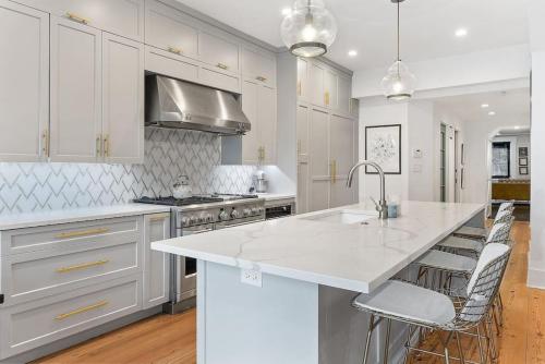 Designer 3 BR Townhome with Beautiful Backyard in Philadelphia, USA