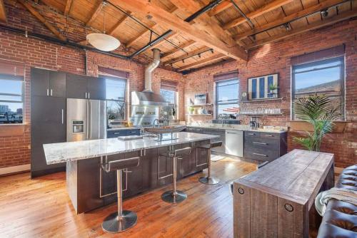 4K sqft LOFT Gym, TV Wall, Pool, Table Ping Pong in Philadelphia, USA