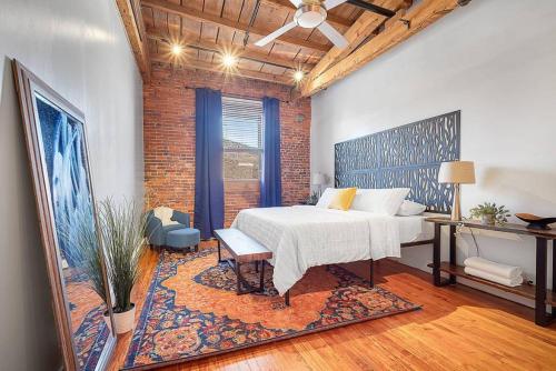 4K sqft LOFT Gym, TV Wall, Pool, Table Ping Pong in Philadelphia, USA