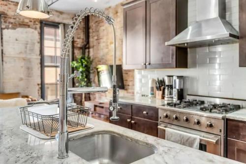 30 S 7th St Unit 3 LUXURIOUS Million Dollar Condo Elevator Parking Location in Philadelphia, USA