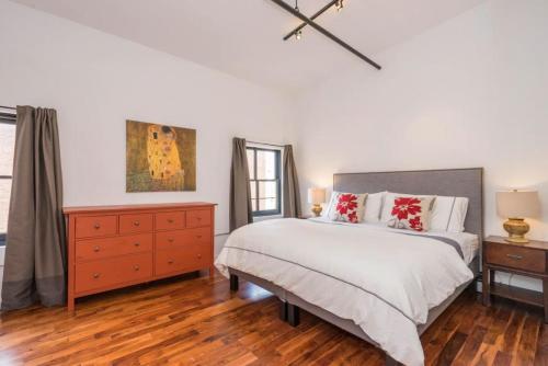 PRISTINE 3 BR Million-Dollar Loft Elevator Parking