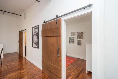 PRISTINE 3 BR Million-Dollar Loft Elevator Parking in Philadelphia, USA