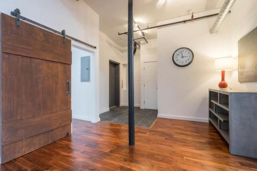 PRISTINE 3 BR Million-Dollar Loft Elevator Parking in Philadelphia, USA
