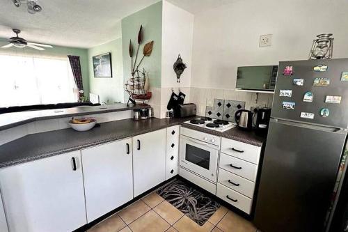 Seaview Beachfront Holiday Apartment - 164 Laguna La Crete in Margate North Beach