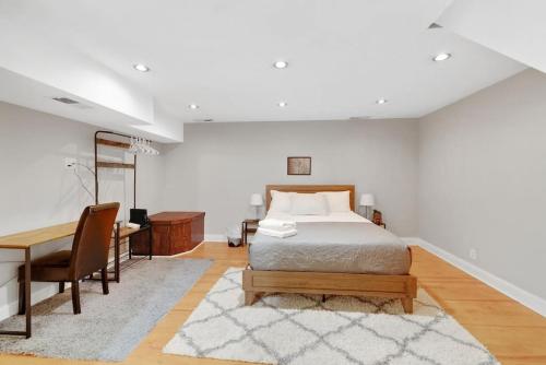 Society Hill 4 Bedroom with Garage Parking