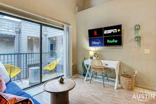 Spectacular Location West Campus Apt for 8 plus Loft in Austin, USA
