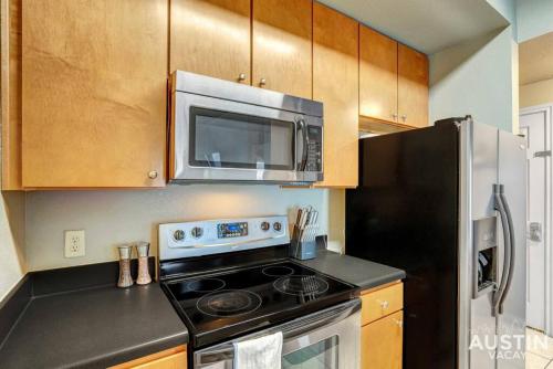 Fun Location Elevator Full Kitchen Laundry in Austin, USA