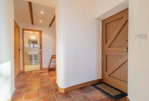 Church Close Cottage - image 9