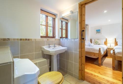 Church Close Cottage - image 13