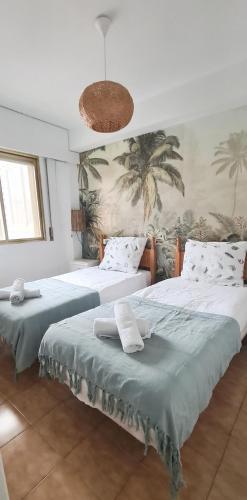 Gerona apartment on the Strip with pool & parking 2