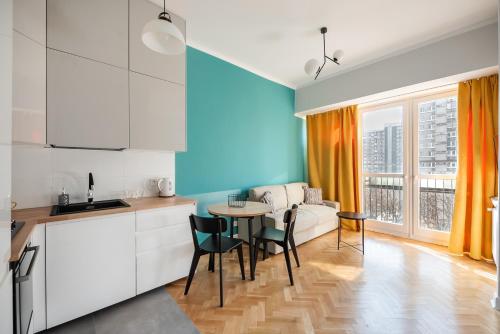 Grzybowska Sundown City Centre Apartment by BookingHost, Varšava