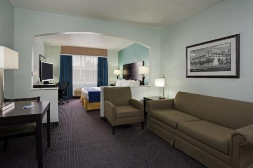 Holiday Inn Express & Suites Plant City By IHG in Plant City (Florida)