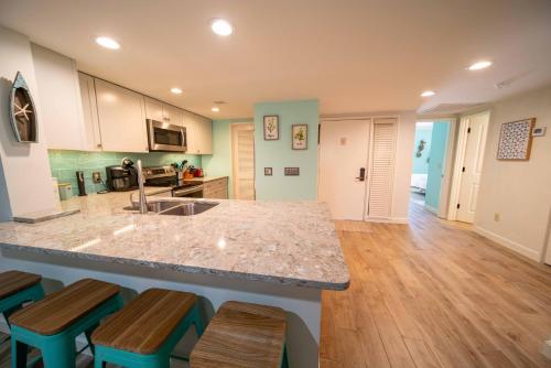 479 Plantation Club Renovated Modern Cozy Sleeps 7 Sea Pines image