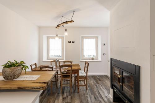 virtuve, Casa21 - Private Holiday Home for Groups up to 12 with Jacuzzi in Mela