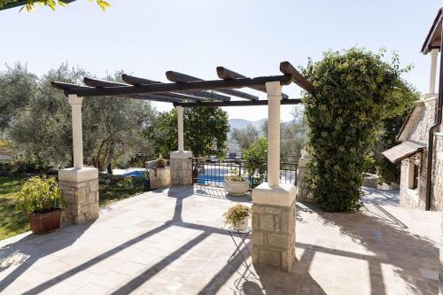 สวน, Villa Ella in สตาริ บาร