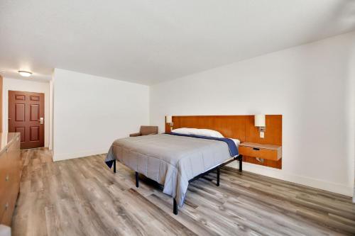 Single Room with Balcony