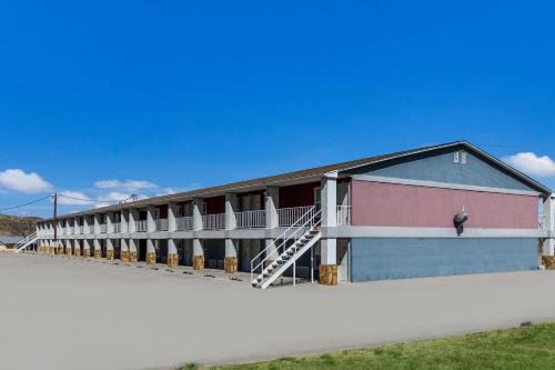America's Best Value Inn Alpine - image 7