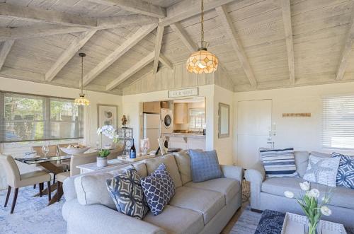 3786 Adobe by the Sea home in Pebble Beach (CA)