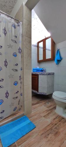 Shower, BELLA SUITE frente al Aeropuerto in Maiquetía