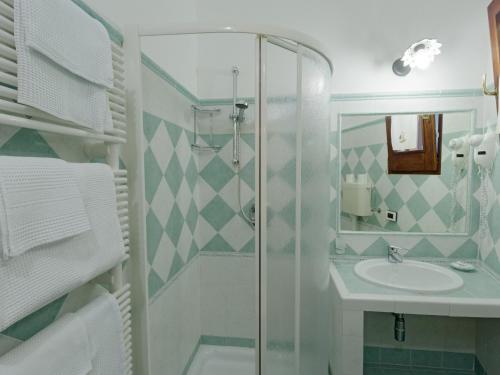 Fürdőszoba, Le Case di Mamma Carmela in Ustica