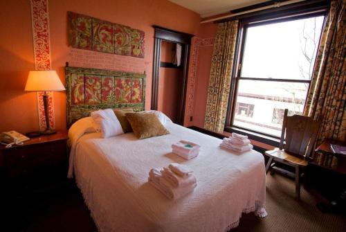 Queen Room with Common Bathroom