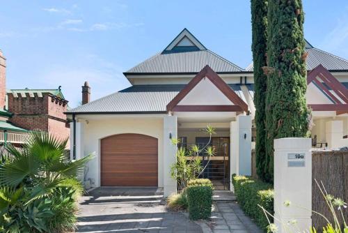 Goodie Goodwood Family Home in Hyde Park