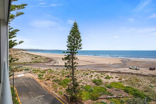 Moana Esplanade - Pure Beach Front 3 Bed Apt