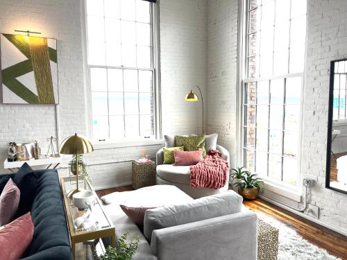2br 2br Le Chateau 505 Lux penthouse in a Historic Building in Utica, USA