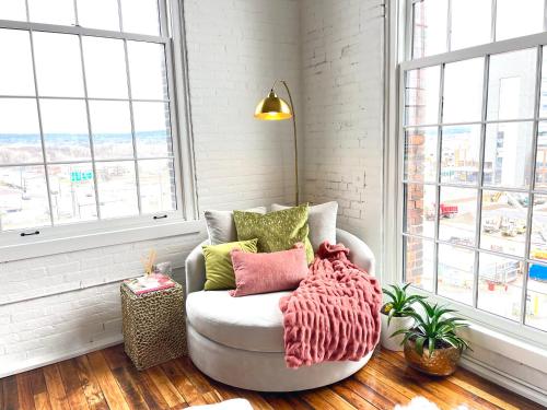 2br 2br Le Chateau 505 Lux penthouse in a Historic Building in Utica, USA