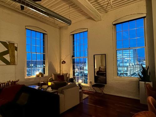 2br 2br Le Chateau 505 Lux penthouse in a Historic Building