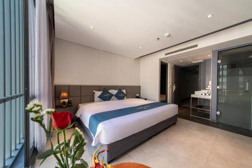 Double or Twin Room with City View image 10
