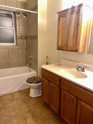 Relaxing Entire Roseland Neighborhood Apartment Unit in Chicago, USA
