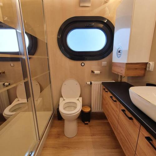  Modern, brand new houseboat near Amsterdam in Monnickendam