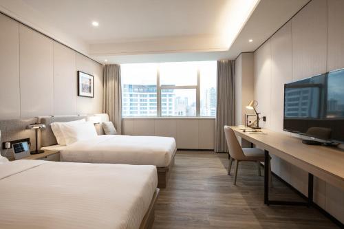 Deluxe Twin Room image 2