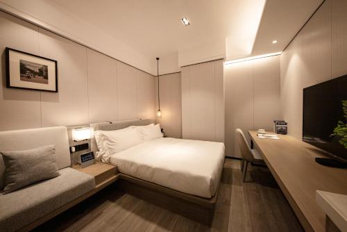 Standard King Room （No Window） image 2