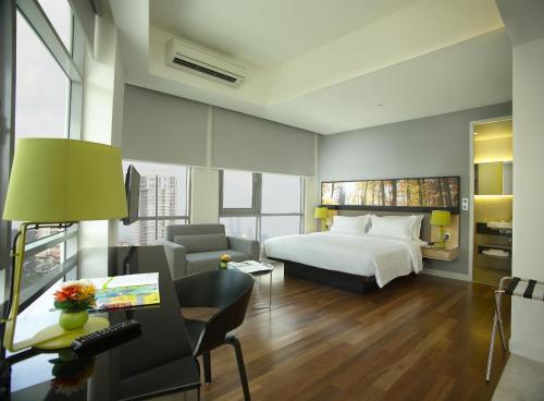 1 king bed, 1 sofa bed