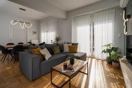 Deluxe 4 Bedrooms Apartment in Athens Center, Atenas