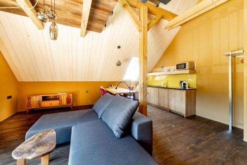 Konyha, Hiša Zdravega Oddiha (Hisa Zdravega Oddiha) in Grahovo